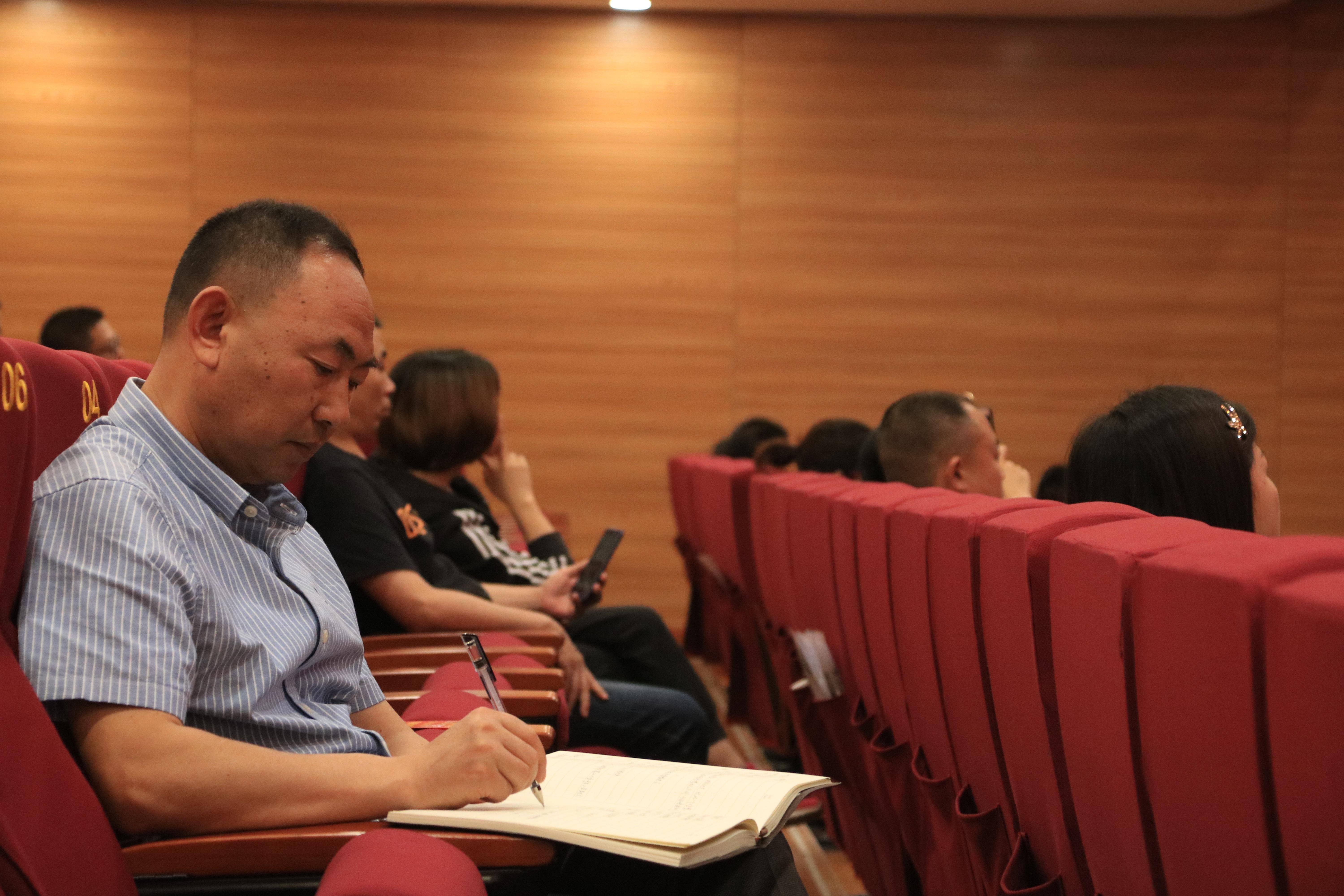 听众.jpg 听众.jpg