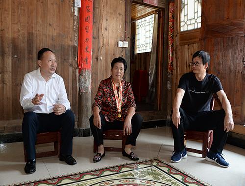 慰问封面2.jpg 慰问封面2.jpg