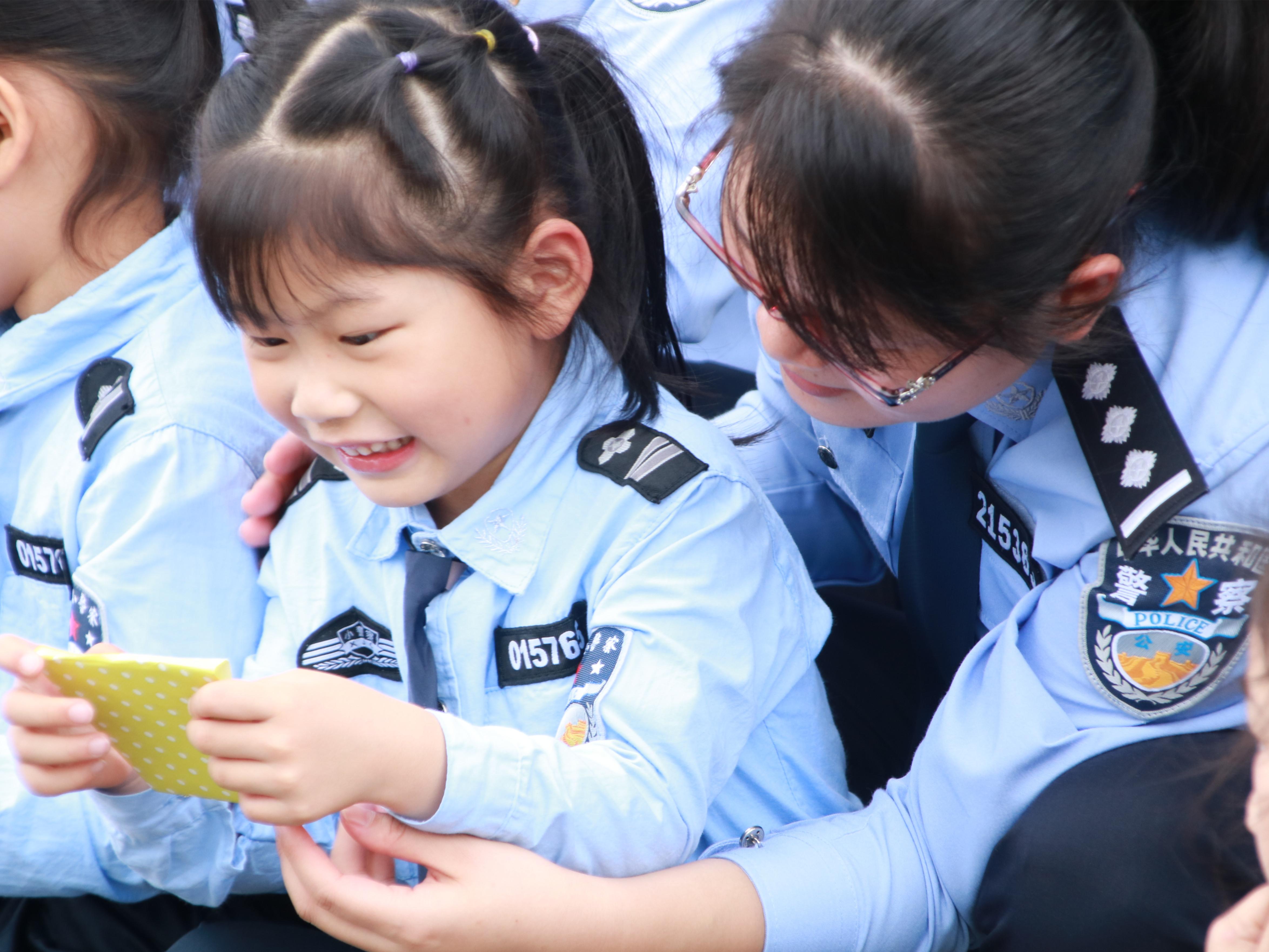 警妈亲手写卡片送给孩子(2).JPG 警妈亲手写卡片送给孩子(2).JPG