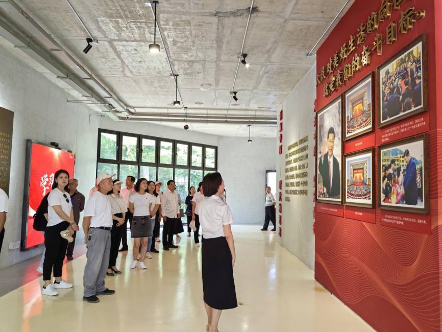 “学刘帅品德 向元帅致敬”暨“庆七一”主题党日活动3.jpg “学刘帅品德 向元帅致敬”暨“庆七一”主题党日活动3.jpg