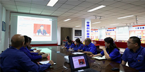 重齿机械公司组织一线职工观看宣讲讲座.jpg 重齿机械公司组织一线职工观看宣讲讲座.jpg