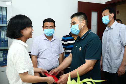 市总调研5.JPG 市总调研5.JPG