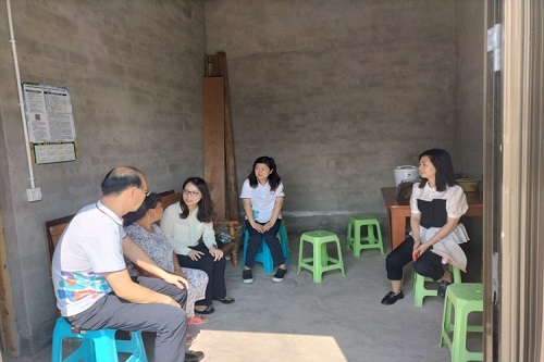 大足区回龙镇工会联合会开展走访慰问困难群众活动1.JPG 大足区回龙镇工会联合会开展走访慰问困难群众活动1.JPG