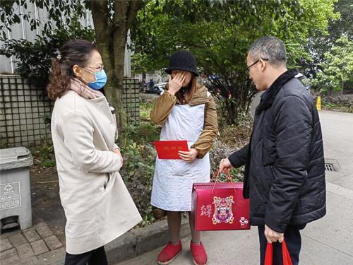 杨军波、李书记慰问困难职工徐光蓉_副本.jpg 杨军波、李书记慰问困难职工徐光蓉_副本.jpg