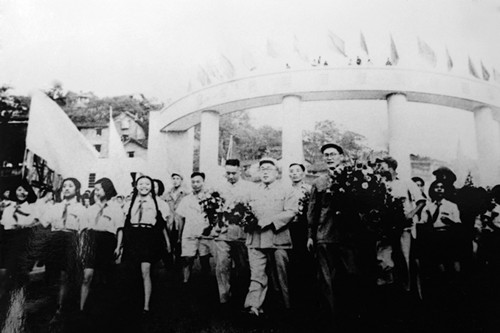 三 1952年8月5日 曹狄秋市长参加文化宫开幕典礼并致辞_副本.jpg 三 1952年8月5日 曹狄秋市长参加文化宫开幕典礼并致辞_副本.jpg