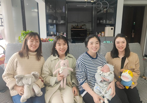 【基层动态】交规处慰问生育职工 传递温暖真情 - 500.jpg 【基层动态】交规处慰问生育职工 传递温暖真情 - 500.jpg