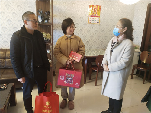 杨军波、李书记慰问困难互助会员骆佳_副本.jpg 杨军波、李书记慰问困难互助会员骆佳_副本.jpg