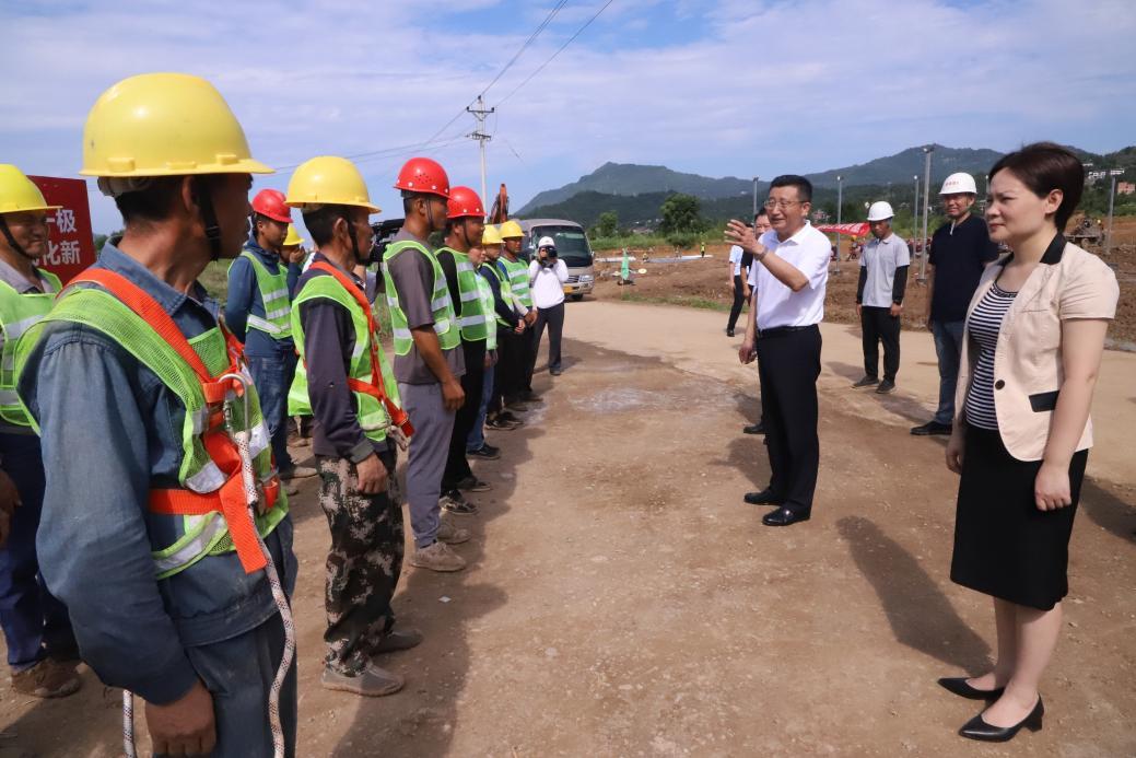 开州区委书记率队检查高温天气安全生产工作并看望慰问一线工作人员3.jpg 开州区委书记率队检查高温天气安全生产工作并看望慰问一线工作人员3.jpg