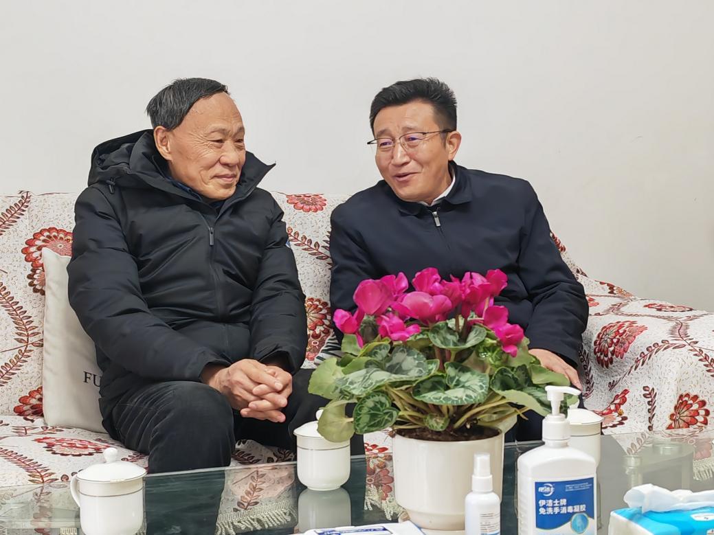 开州区委区政府主要领导走访慰问%0D%0A一线职工和劳模代表1.jpg 开州区委区政府主要领导走访慰问%0D%0A一线职工和劳模代表1.jpg