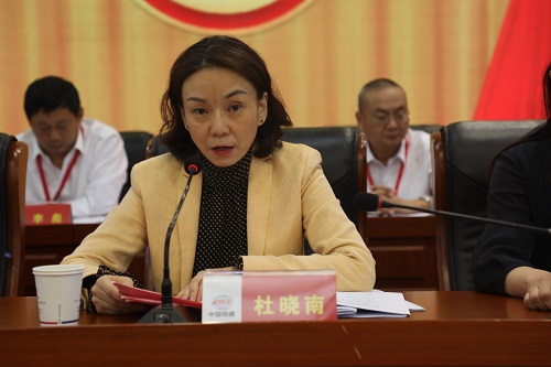 图2:重庆市交通建设工会主席杜晓南代表重庆市交通建设工会对大会的召开表示祝贺.JPG 图2:重庆市交通建设工会主席杜晓南代表重庆市交通建设工会对大会的召开表示祝贺.JPG