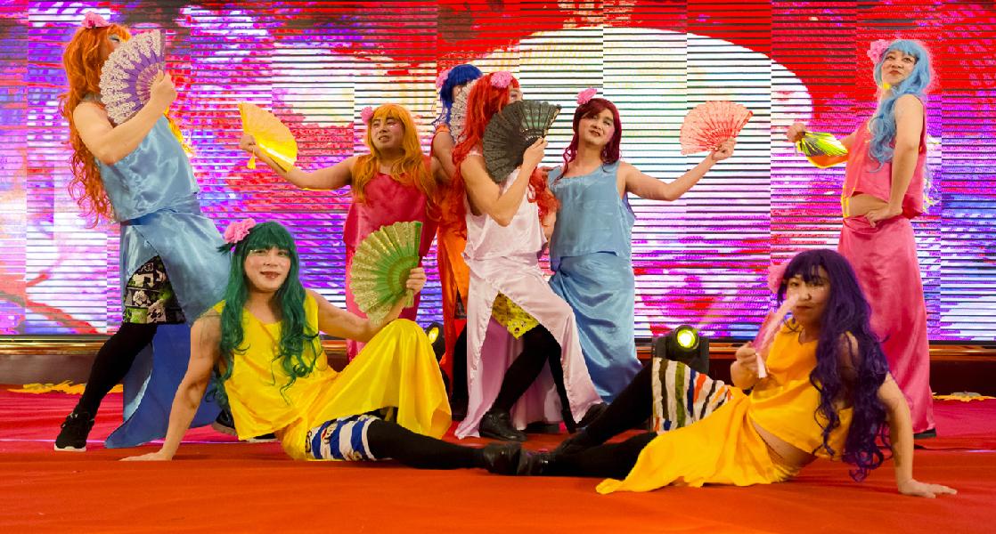 幽默舞蹈《过河》2.jpg 幽默舞蹈《过河》2.jpg