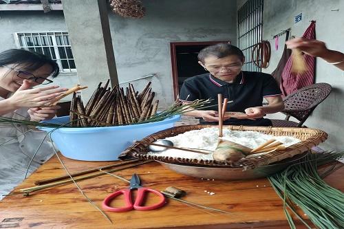 大足区回龙镇工会联合会开展“我们的节日·浓情端午粽享时光”活动3.jpg
