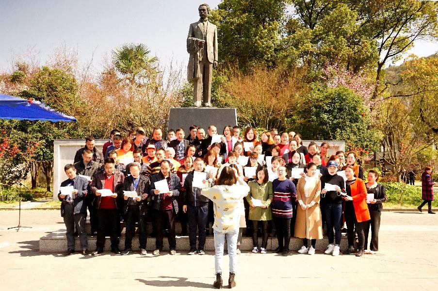 4梦之队合唱《祖国祖国鲜红的太阳永不落》.JPG