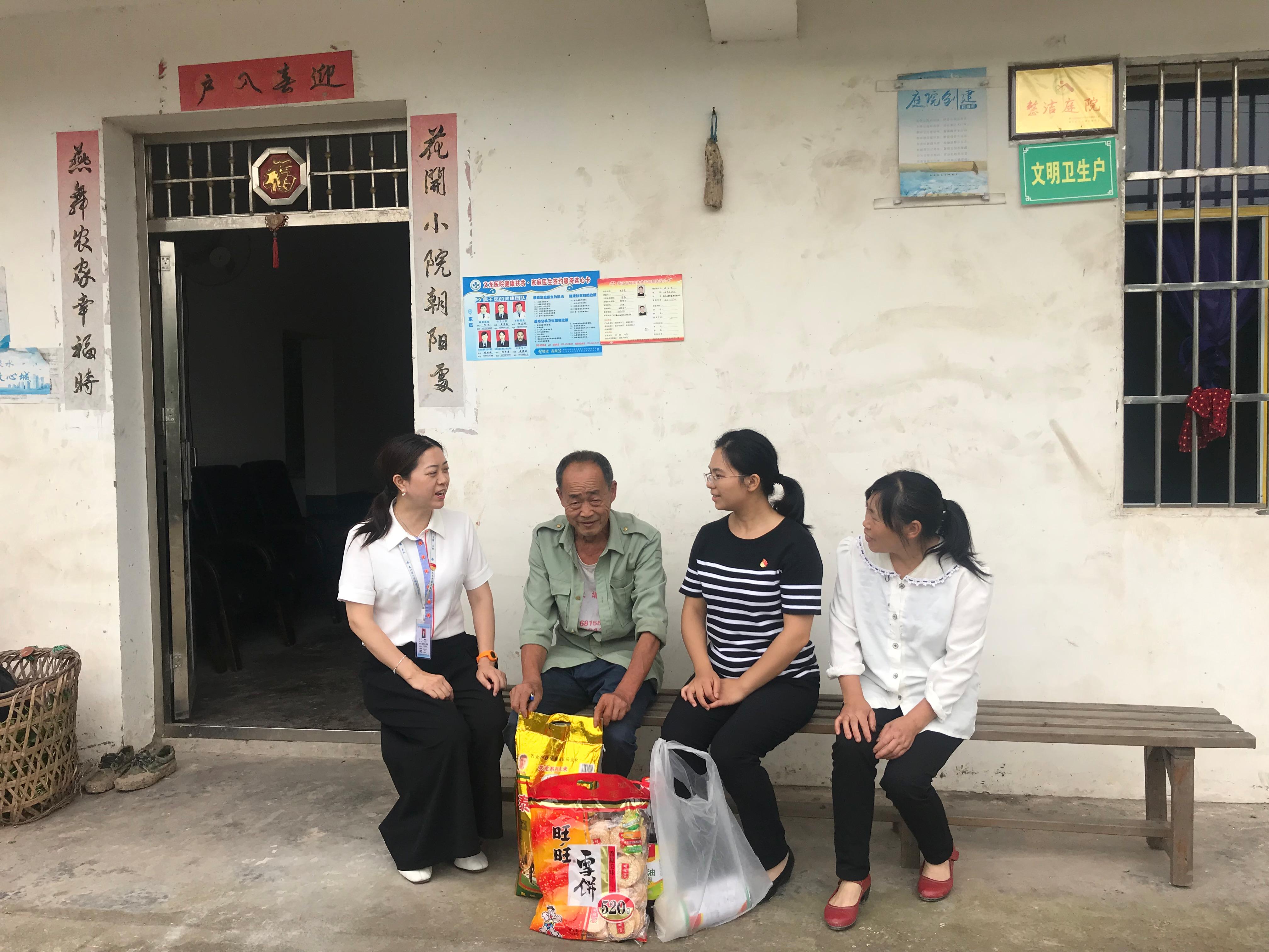 文龙 贫困户2.jpg