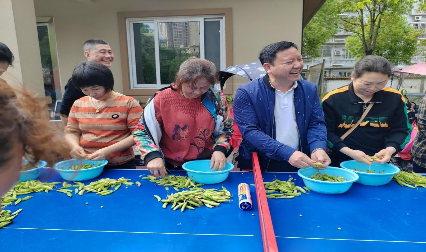 开州区文峰街道南郊社区工会%0D%0A开展“技能大比拼 劳动展风采”五一主题活动1.jpg