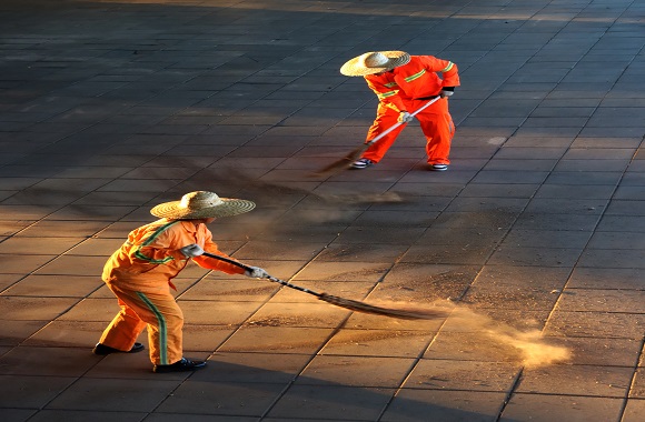 清扫（优秀奖）    谢晓辉   .JPG