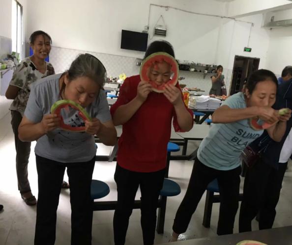 多味多 吃西瓜2.png