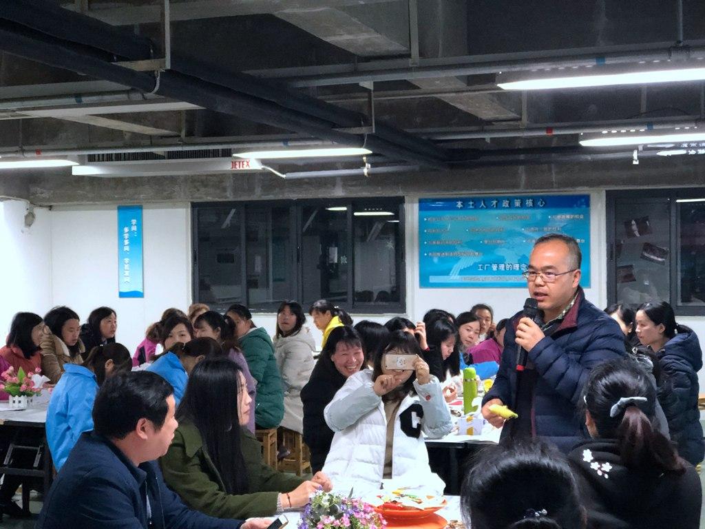 4-女工代表座谈会 (2).JPG