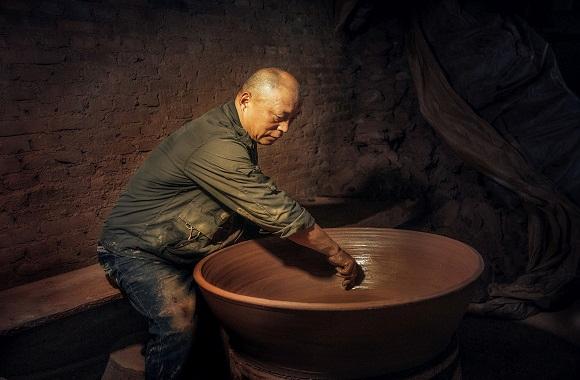 陶工（优秀奖）  李莉.jpg