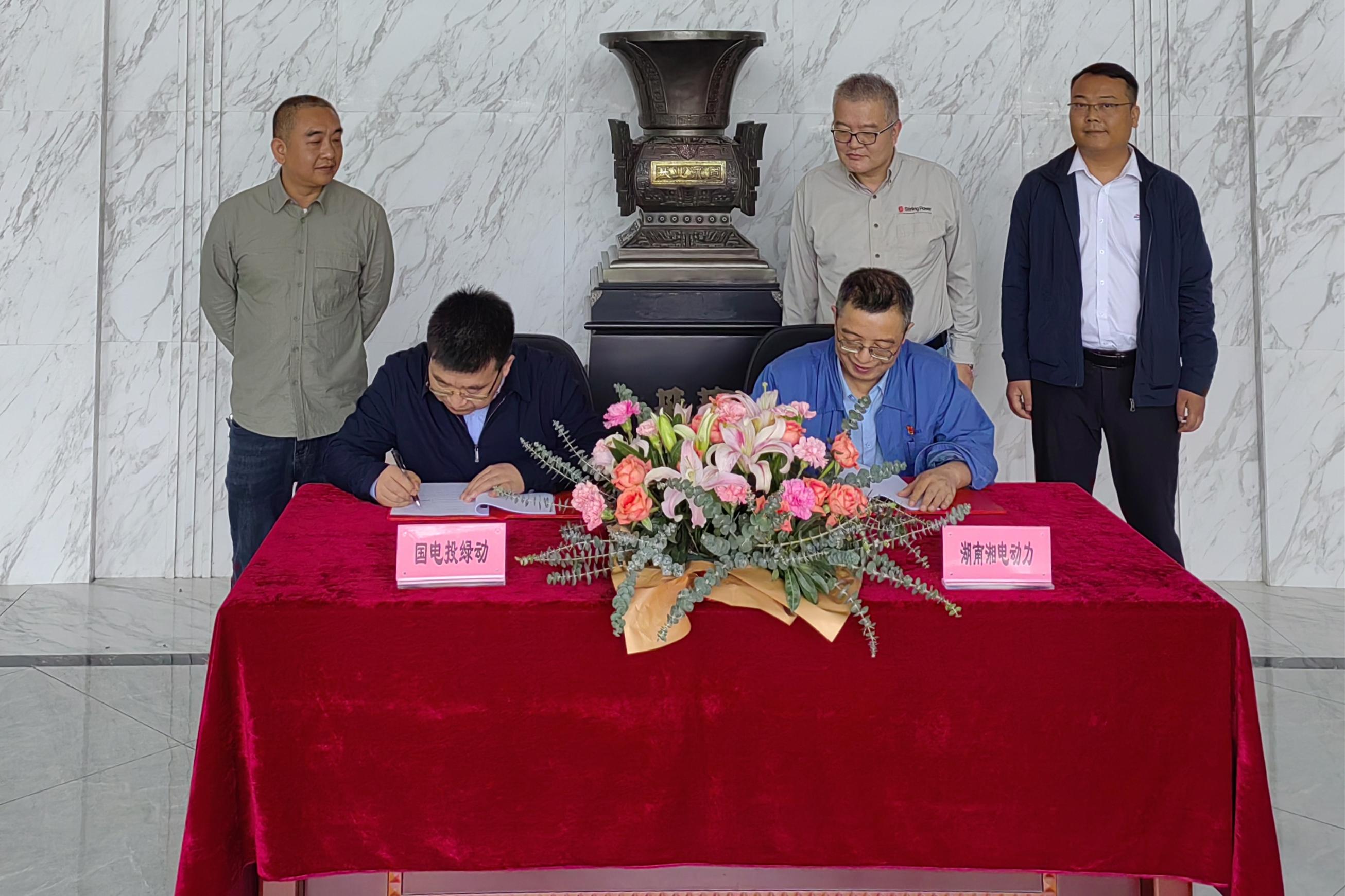 绿动能源公司ORC低温余热发电演示基地项目正式签约照片1_副本.jpg